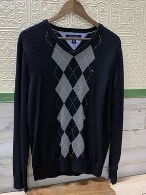 Tommy Hilfiger Men's Argyle V-Neck Sweater Size Medium
